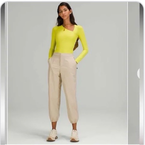 Lululemon lab Asymmetrical Long Sleeve Bodysuit. Yellow Serpentine. - Picture 4 of 4